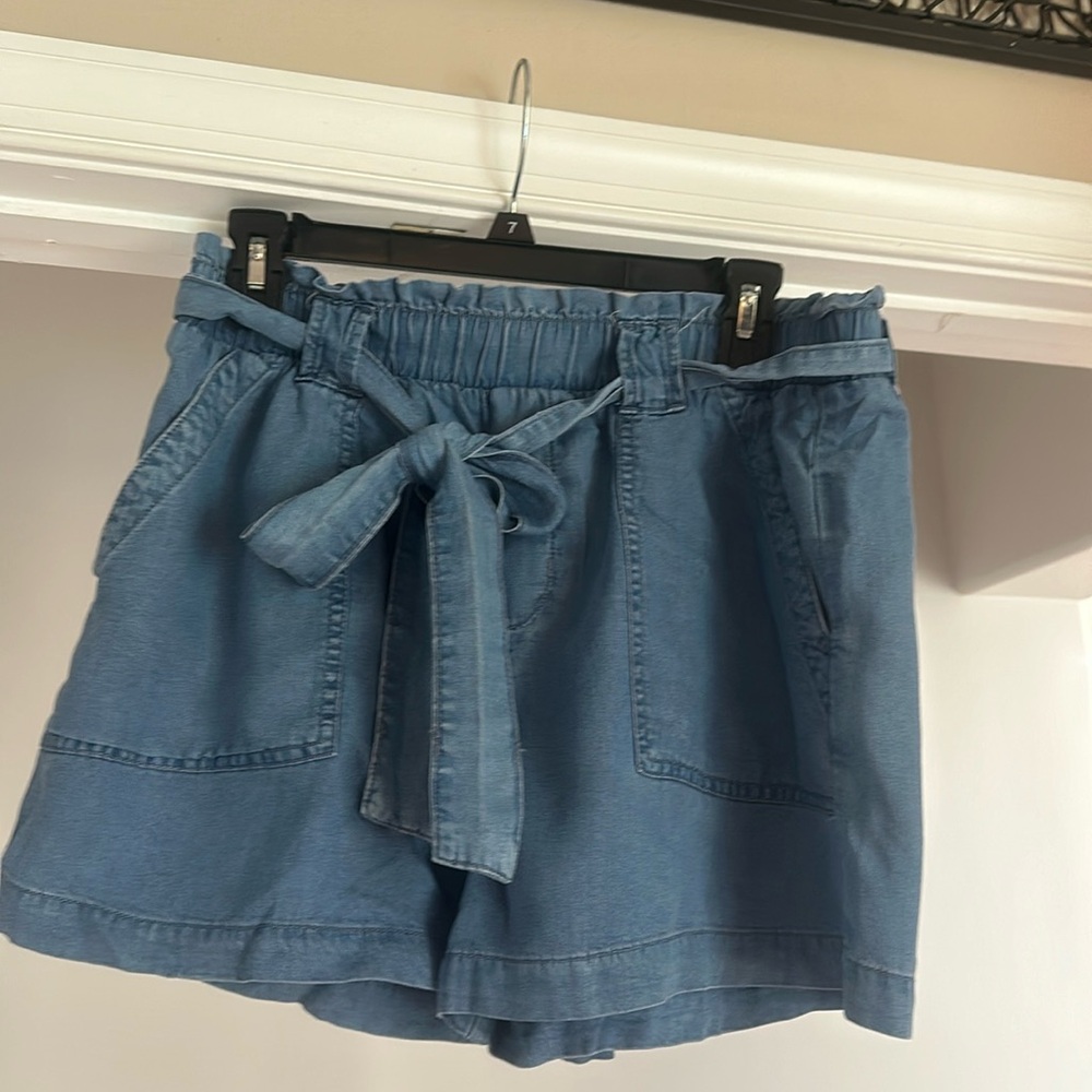 Women’s light jean shorts